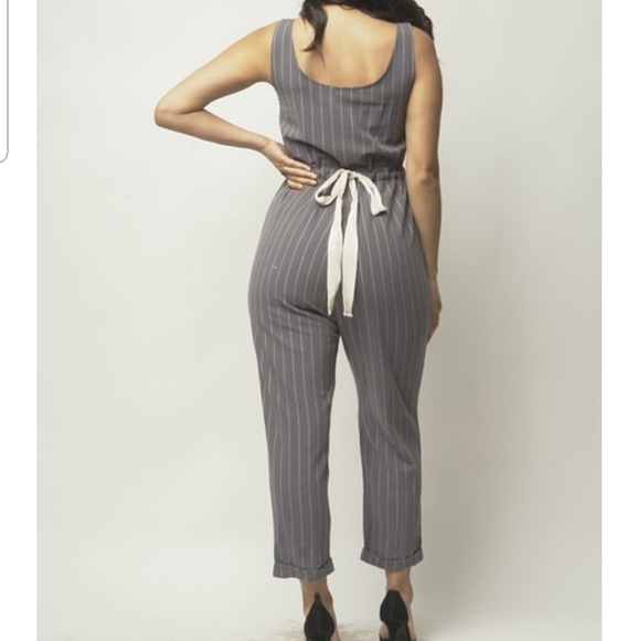 Casual Tie back Jumpsuit - Picture 2 of 4